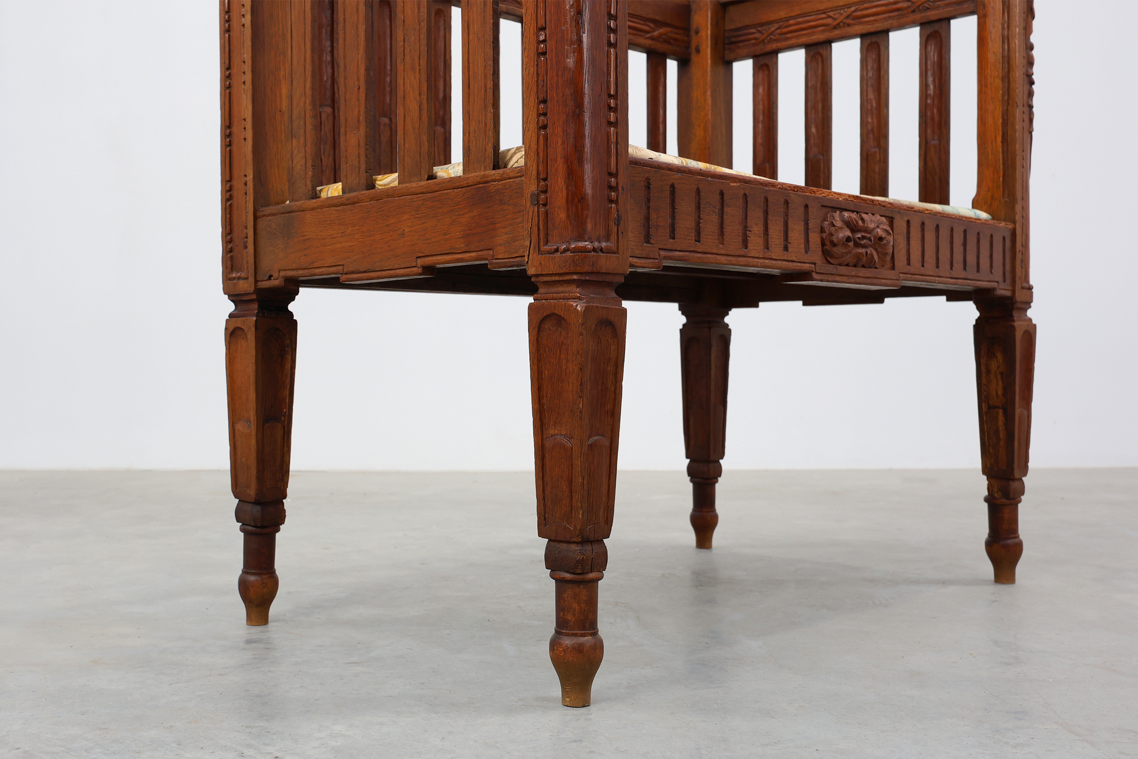 Large Arts & Crafts oak side chair, Belgium ca. 1915 thumbnail